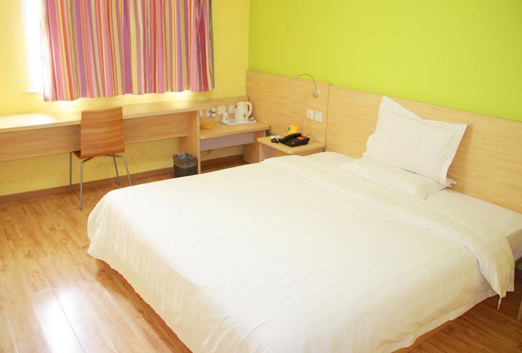 7Days Inn Qingdao Haiyunan Xinglong Road Rum bild