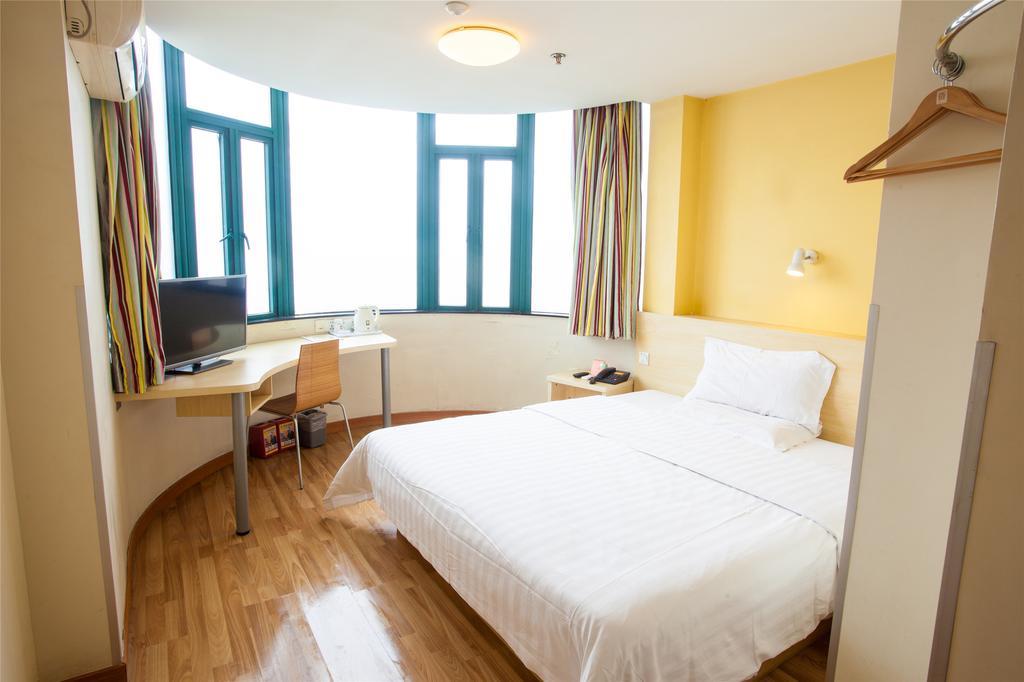 7Days Inn Qingdao Haiyunan Xinglong Road Rum bild